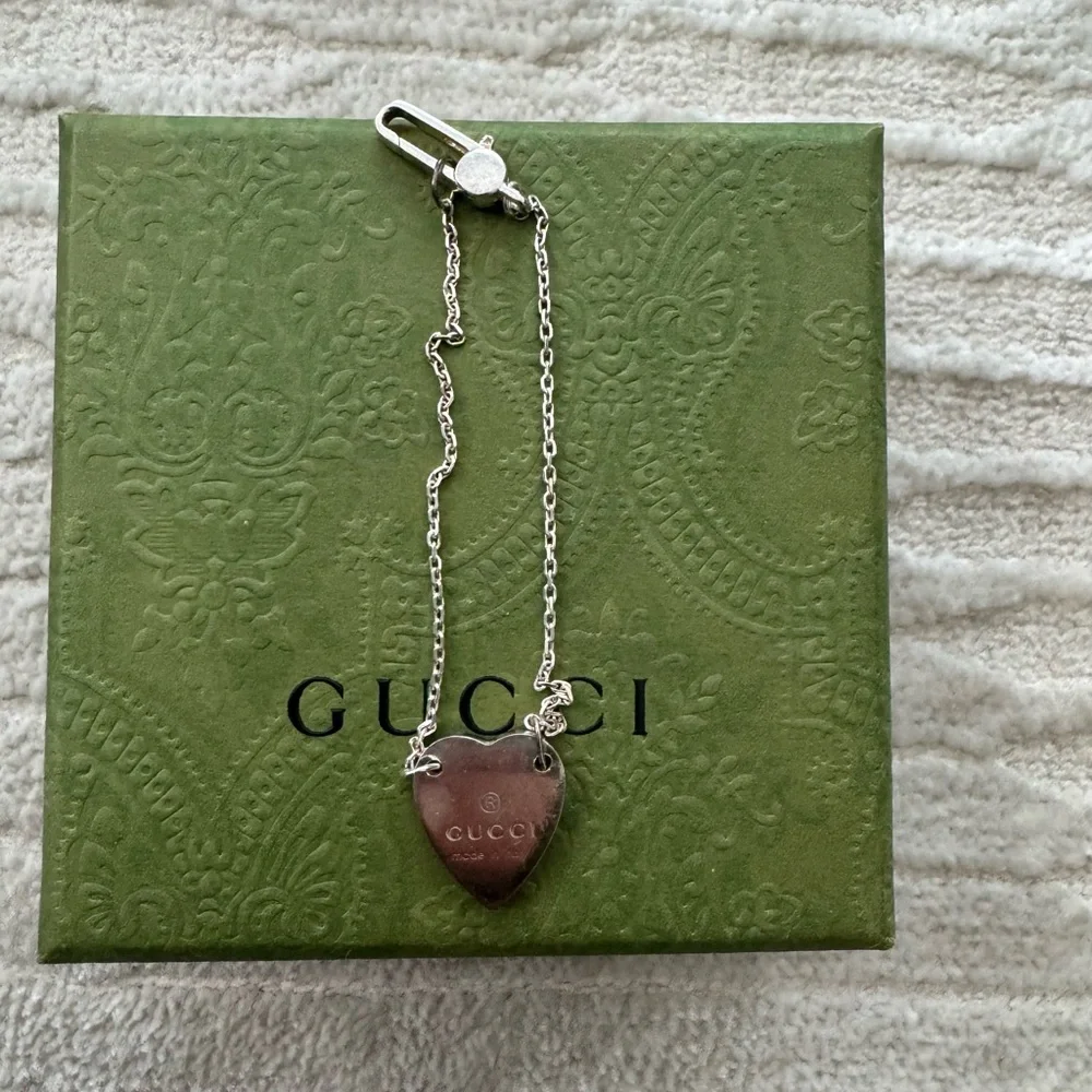 Gucci Silver Heart Charm Bracelet - Picture 1 of 4